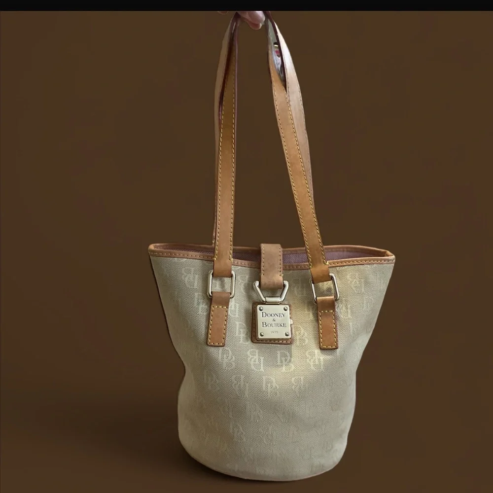 🏆Dooney & Bourke Signature North South Bucket Bag w/COA - Picture 2 of 15